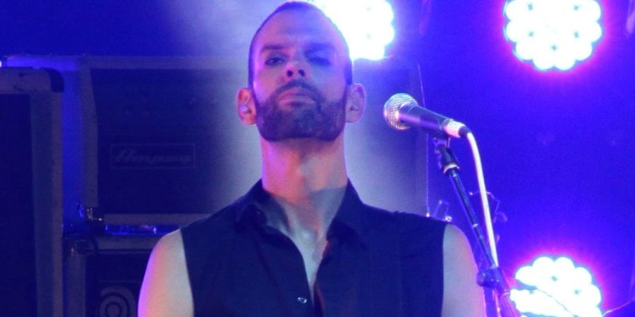 Placebo - im Bild Bassist Stefan Olsdal - sind zurück auf der Bühne.