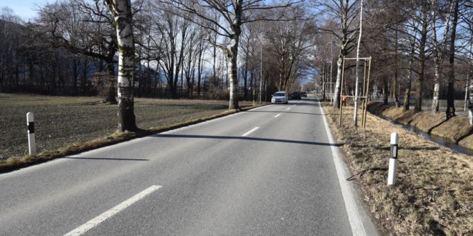 Unfallstelle auf der Luzisteigstrasse in Richtung Maienfeld GR. Kapo GR