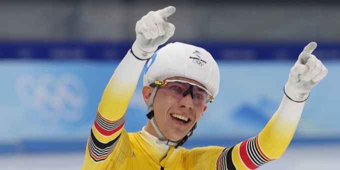 Bart Swings ist Olympiasieger im Eisschnellauf im Massenstart. Bart Swings