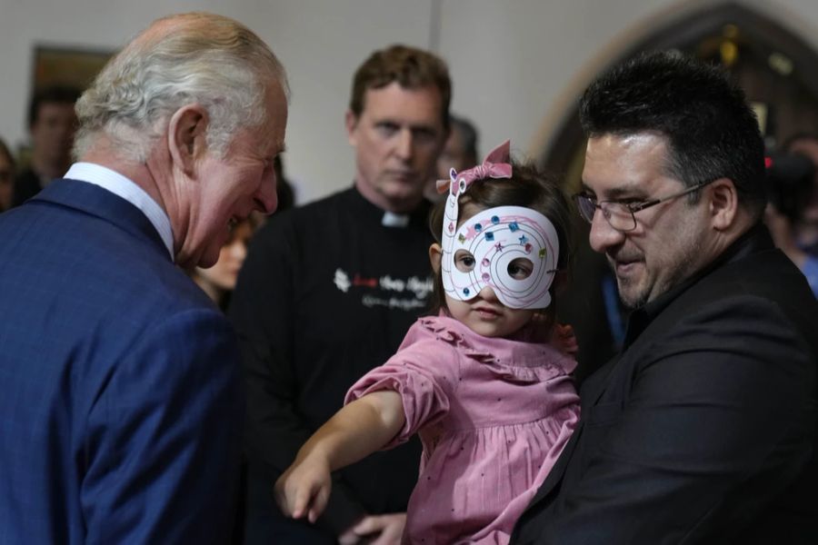 Prinz Charles bei seinem Besuch in der St. Luke's Church in London.