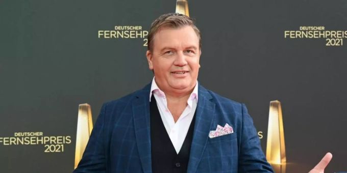 Hape Kerkeling bei der Verleihung des Deutschen Fernsehpreises 2021. Foto: Henning Kaiser/dpa Hape Kerkeling bei der Verleihung des Deutschen Fernsehpreises 2021. Foto: Henning Kaiser/dpa