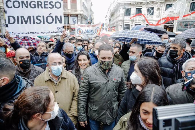 Auch der Vorsitzende der spanischen rechtsextremen Partei Vox, Santiago Abascal, nahm an der Demonstration teil. Santiago Abascal