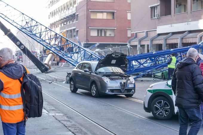 Der Kran verletzte mehrere Passanten. At least three killed as crane collapses in Turin, Italy