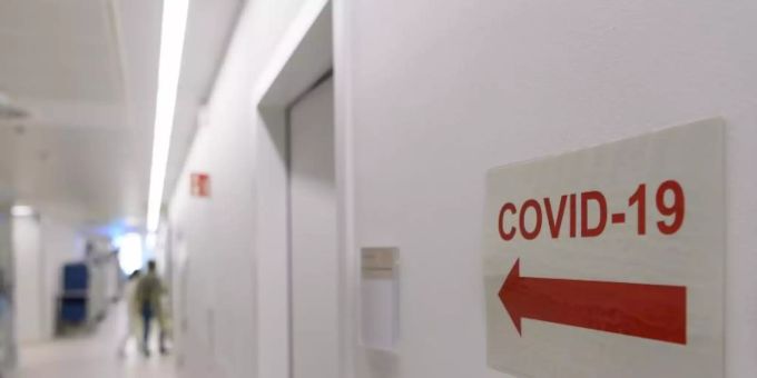 Angesichts steigender Corona-Infektionszahlen wächst abermals die Sorge vor einer Überlastung der Krankenhäuser. Foto: Robert Michael/dpa-Zentralbild/dpa Angesichts steigender Corona-Infektionszahlen wächst abermals die Sorge vor einer Überlastung der Krankenhäuser. Foto: Robert Michael/dpa-Zentralbild/dpa