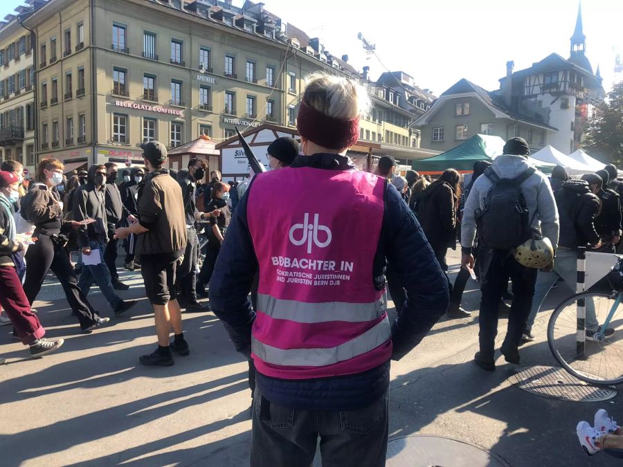 Auch der Verein «Demokratische Juristinnen und Juristen der Schweiz DJS» markierte an der Demo Präsenz.