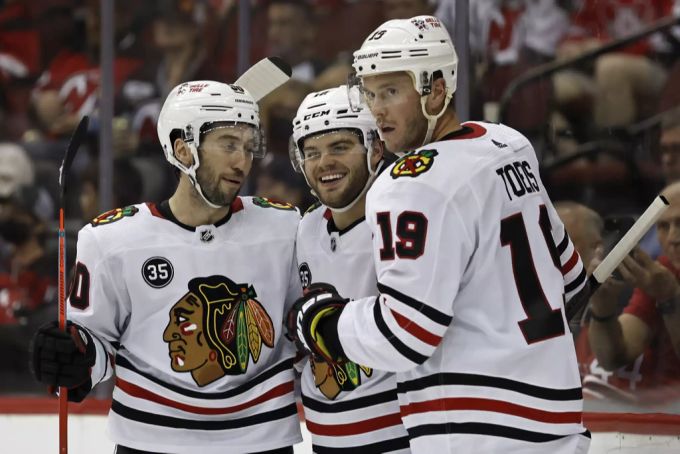 Die Chicago Blackhawks können sich zwar in die Verlängerung retten, verlieren das Spiel gegen die New Jersey Devils jedoch trotzdem. New Jersey Devils