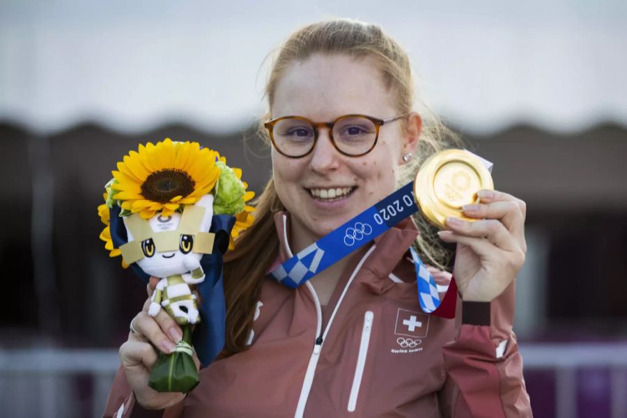 Sportschützin Nina Christen holte bei Olympia 2020 Gold und Bronze.