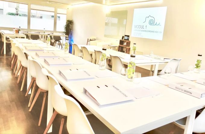 Das Palacios Relations Institut hat seinen Sitz im Berner Weissenbühl-Quartier und gehört mit einer Fläche von über 750m2 zum wohl grössten Hypnosetherapie-Ausbildungsinstitut der Schweiz. Hypnose Gabriel Palacios