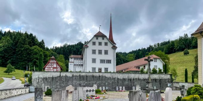 Das Schloss und die Gemeindeverwaltung Altishofen. Das Schloss und die Gemeindeverwaltung Altishofen.