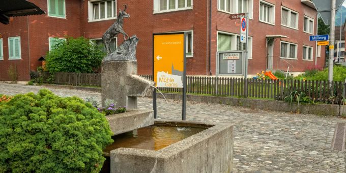 Dorfbrunnen bei der alten Mühle in Gams (SG). Dorfbrunnen bei der alten Mühle in Gams (SG).