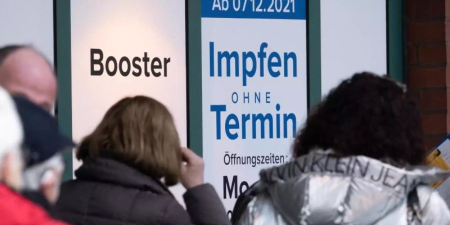 Am Dienstag wurden in Deutschland 973.000 Impfungen verabreicht. Foto: Julian Stratenschulte/dpa