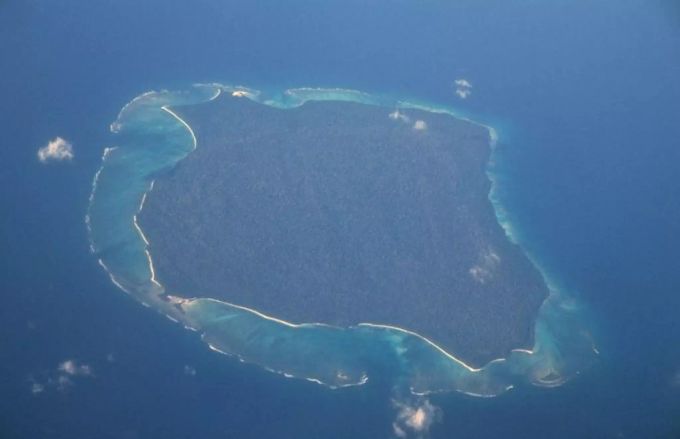 Luftaufnahme von North Sentinel Island. Sie ist 12 Kilometer lang und 10 Kilometer breit. Insel