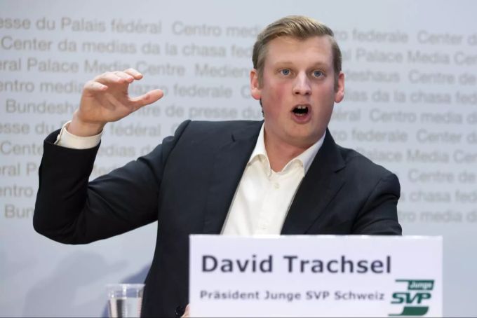 David Trachsel, Präsident Junge SVP Schweiz, spricht bei einer Medienkonferenz zum Covid-19-Gesetz. Covid-19-Gesetz