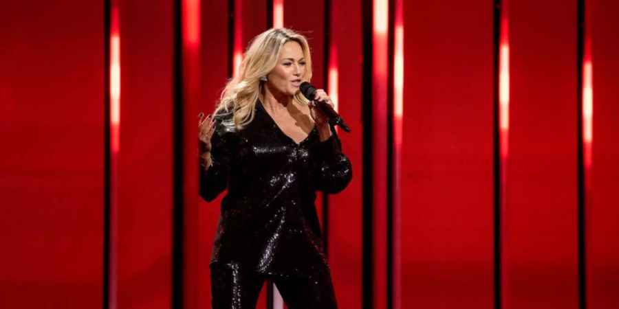 Helene Fischer zeigt ihren Babybauch.