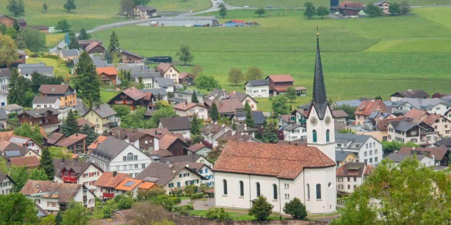 Blick auf die Pfarrkirche St. Antonius in Vilters-Wangs.