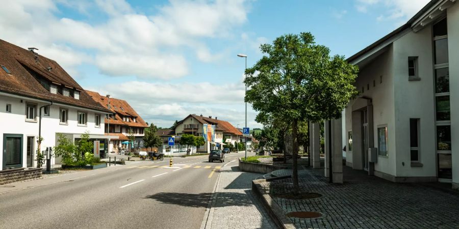 Landstrasse in der Gemeinde Gipf Oberfrick.