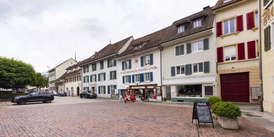 Der Nepomukplatz in Dornach ist der historischer Ortskern mit der Eisenwaren-Handlung Sutter.