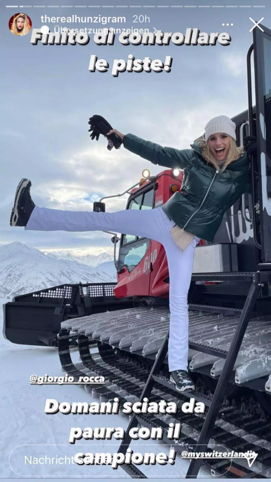 Michelle Hunziker hat sichtlich Spass im Schnee.