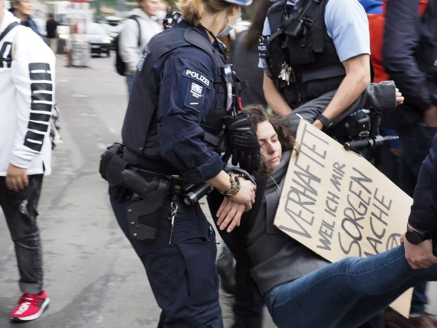 Die Demonstrantinnen wurden alle festgenommen.