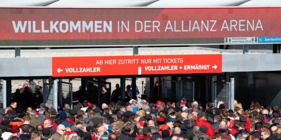 Die Politik muss über eine mögliche Rückkehr der Fussball-Fans in die Stadien entscheiden. Foto: Sven Hoppe/dpa