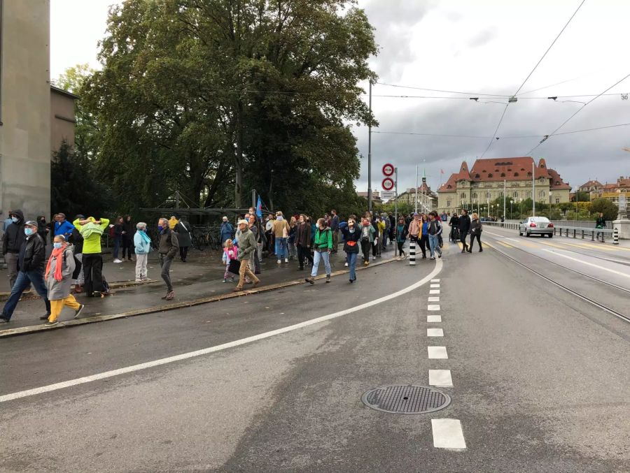 Die Teilnehmer treffen auf dem Helvetiaplatz ein.