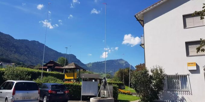 Das Baugespann für die Gemeindekanzlei in Lauerz SZ steht. Lauerz