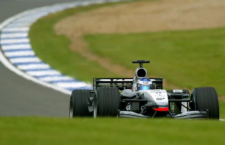 Ab 2002 geht der Finne für McLaren-Mercedes an den Start, wo er seinen Landsmann Mika Häkkinen ersetzt.