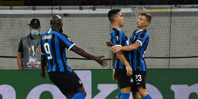 Lautaro Martinez (Mitte) jubelt nach seinem Treffer zum 1:0 im Halbfinal der Europa League gegen Shakhtar Donetsk. INter Mailand Europa League