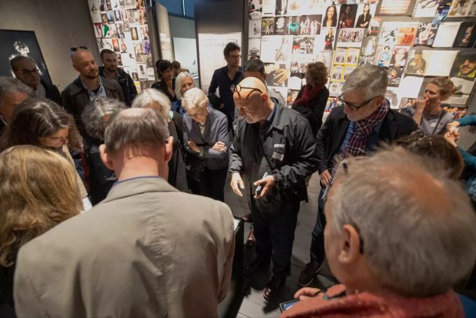 Interessierte Besucher am Fotofestival 2019. Fotofestival Lenzburg 2019