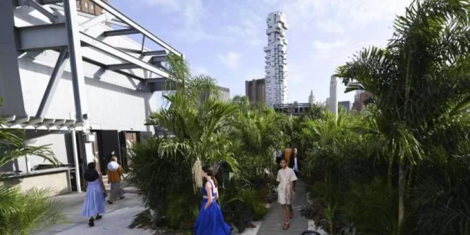 Eine Dachterrasse als Laufsteg: Jason Wu zeigt seine Kollektion für Frühjahr/Sommer 2021. Modewoche