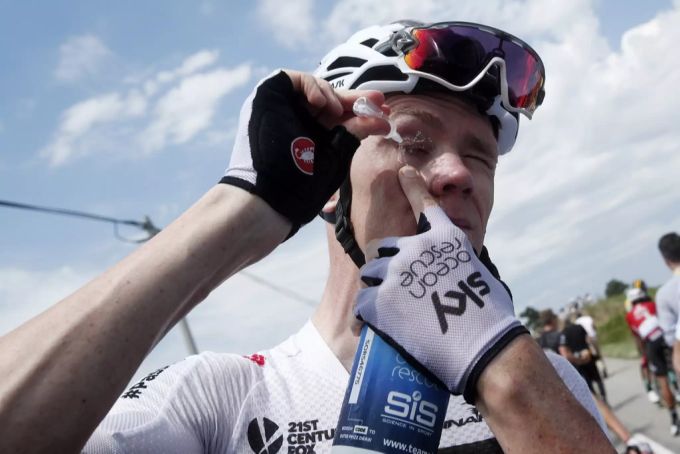 Chris Froome muss sein Auge behandeln. tour de france 2018/16. etappe