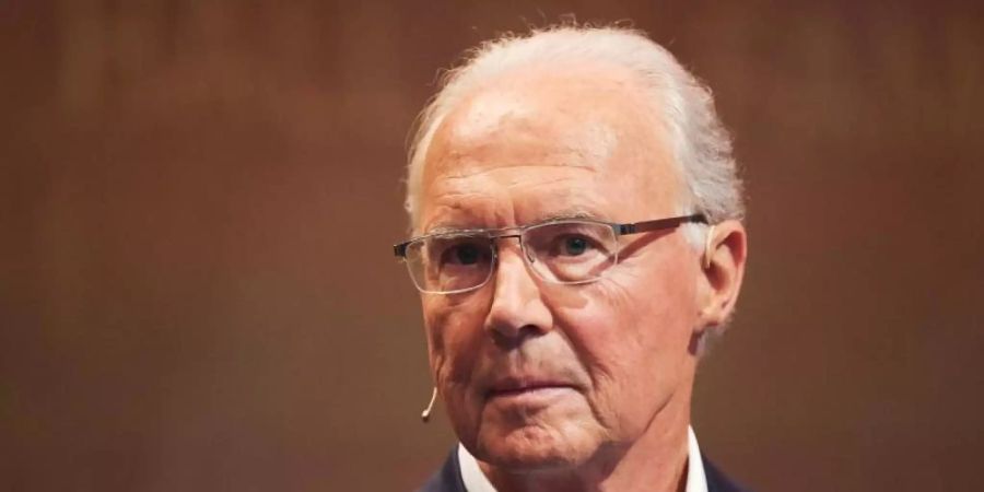 Franz Beckenbauer kann keinen Schwachpunkt beim PSG-Team ausmachen. Foto: Ina Fassbender/dpa
