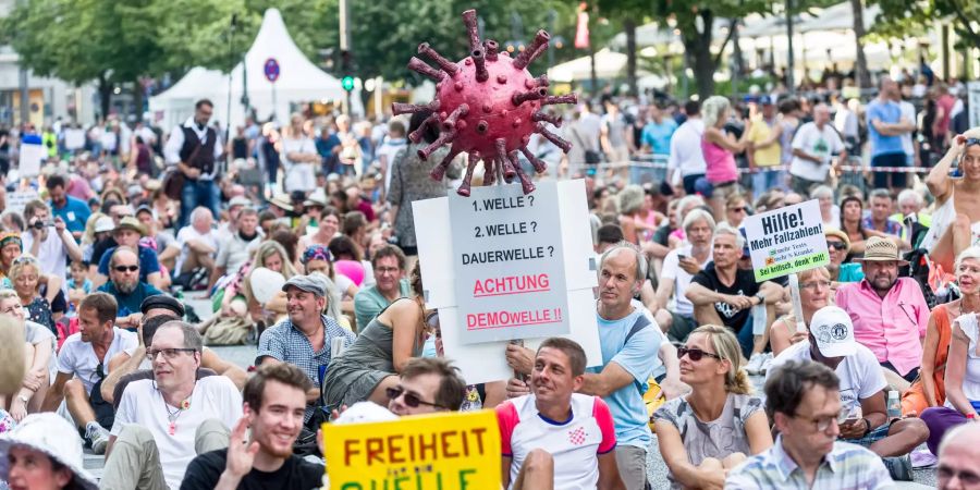 Kundgebung von Gegnern der Coronaschutzmassnahmen in Hamburg