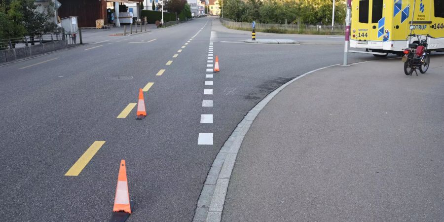Auto beim Überholen mit Mofa kollidiert
