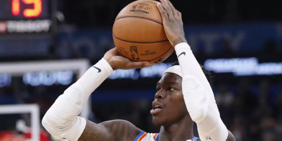 Bereitet sich mit Oklahoma City Thunder auf den Wiederbeginn der NBA-Saison vor: Dennis Schröder. Foto: Sue Ogrocki/AP/dpa