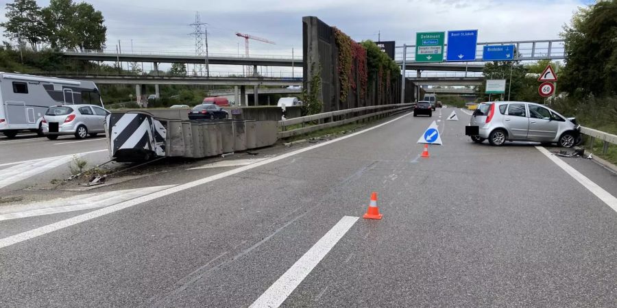 Muttenz BL: Abrupter Spurwechsel führt zu Selbstunfall