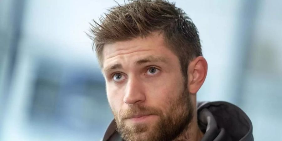 Eishockey-Star Leon Draisaitl kann noch fast unerkannt durch Köln laufen. Foto: Marius Becker/dpa