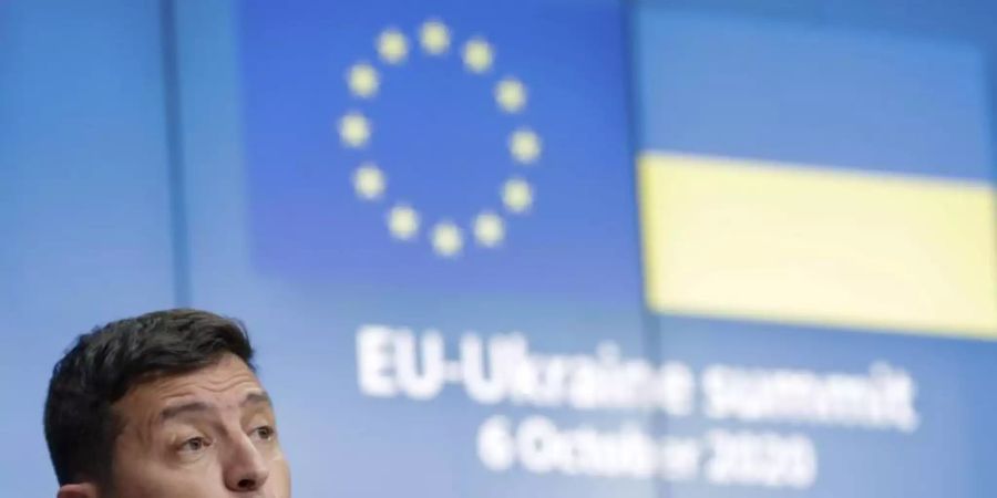 Wolodymyr Selenskyj spricht während einer Online-Pressekonferenz nach dem EU-Ukraine-Gipfel im Europäischen Rat. Foto: Stephanie Lecocq/Pool EPA/AP/dpa