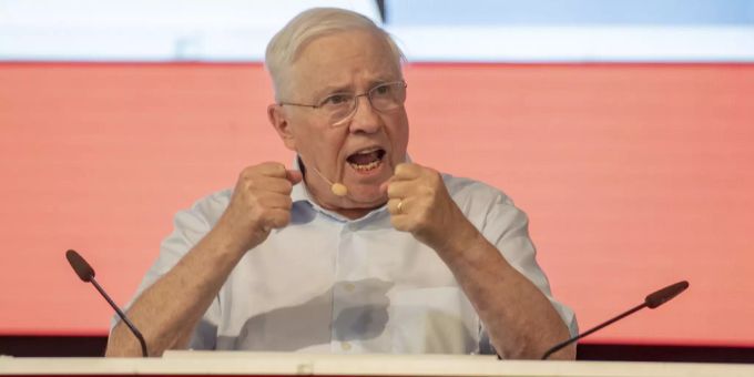 Christoph Blocher macht während Corona Gewinn. Christoph Blocher