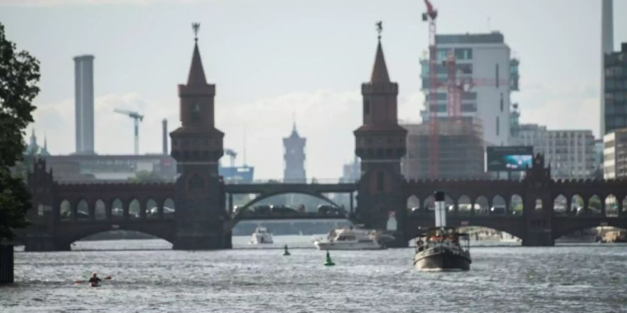 Sommerliche Bootstour auf der Spree