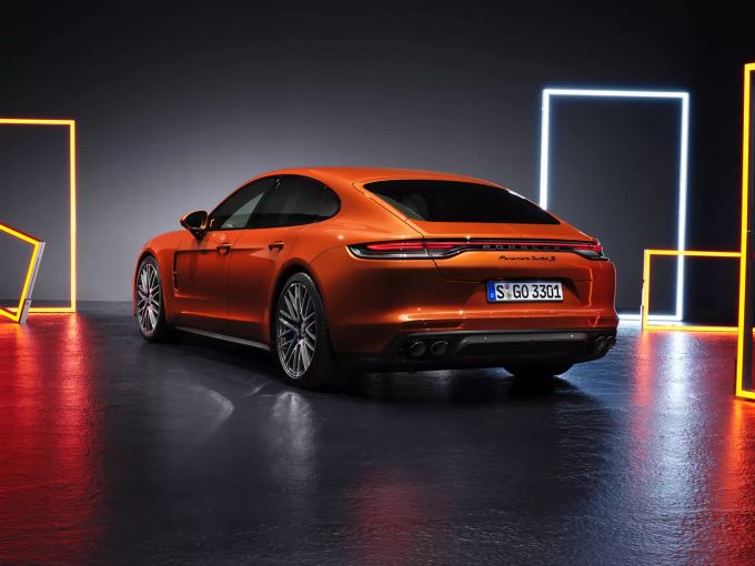 Am Heck ist das Facelift des Porsche Panamera Turbo S ebenfalls sehr diskret ausgefallen. Porsche Panamera Turbo S