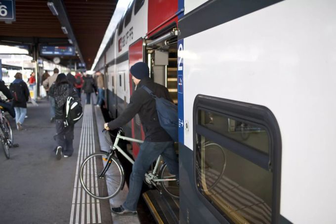 Immer mehr Gäste transportieren ihr Fahrrad in den Zügen der Schweizerischen Bundesbahn. Schweizerische Bundesbahnen