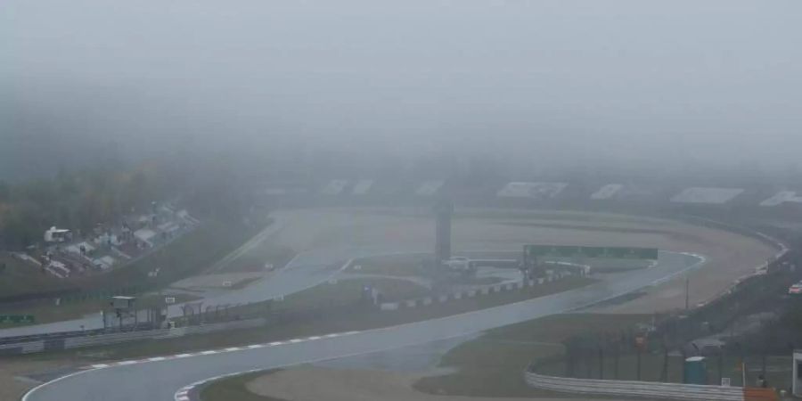 Der erste Trainingstag auf dem Nürburgring wurde wegen des starken Regens abgesagt. Foto: Ronald Wittek/Pool EPA/AP/dpa