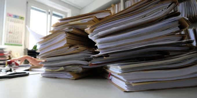 Ostschweizer Kantone, Graubünden und Liechtenstein testen KI in der Verwaltung. «Wir wollen die Möglichkeiten der Künstlichen Intelligenz auch für die öffentliche Hand nutzbar machen», heisst es in einem Papier der Bundesregierung.