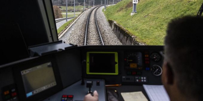 Auch bei Lokführern kann es zu kurzfristigen Personalausfällen kommen. Dafür haben SBB und BLS Ersatzleute bereit. Lokführer