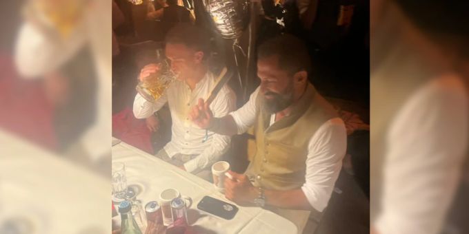 Oktoberfest - Hier spült Bayern-Kimmich neben Brazzo den Frust runter