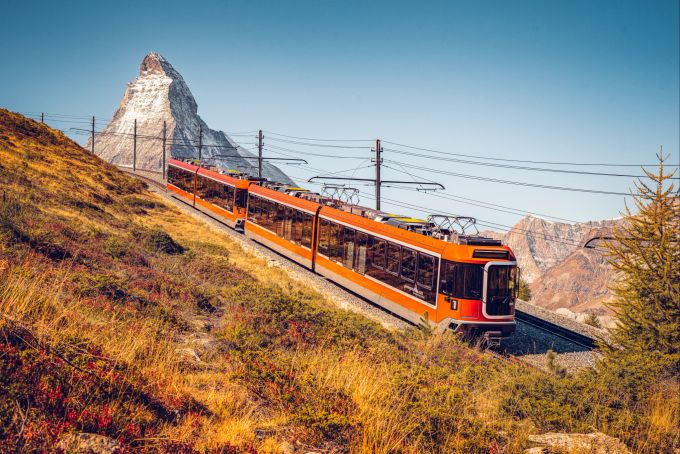 Du wanderst lieber aufwärts? Kein Problem. Riffelalp, Riffelberg und Riffelsee (Station «Rotenboden») haben alle ihre eigenen Zwischenstationen, an denen du ein- und aussteigen kannst, wie es dir gefällt. Gornergrat Bahn