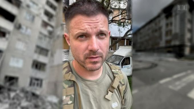Derzeit wartet er in Charkiw, dass ihn eine ausländische Einheit aufnimmt. Der zweifache Vater zögert aber und ist sich nicht sicher, ob er wieder kämpfen soll. Ukraine-Krieg