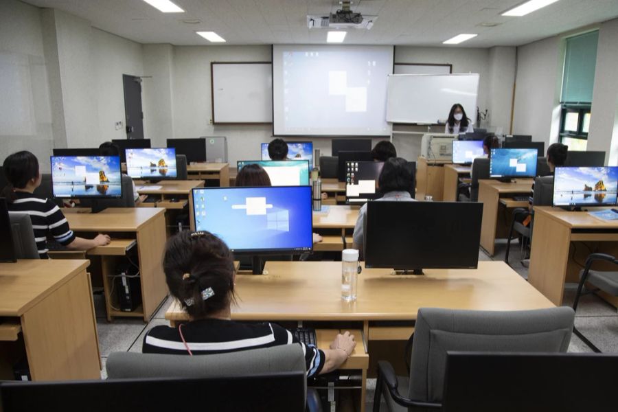 Gemäss einer Studie hatte jede sechste Lehrperson in Südkorea bereits mit Selbtsmordgedanken zu kämpfen. (Symbolbild)