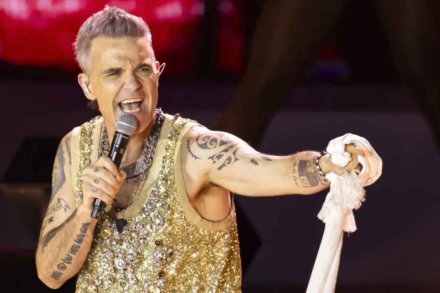 Den ersten Festivaltag beendete Robbie Williams.